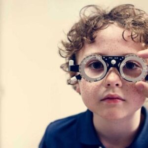 نکات مهم برای معاینه چشم کودکان 8 تا 10 سال